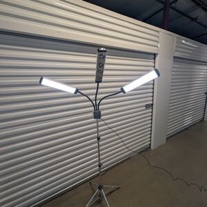 Adjustable Triple LED Studio Light with Tripod - Silver/Black